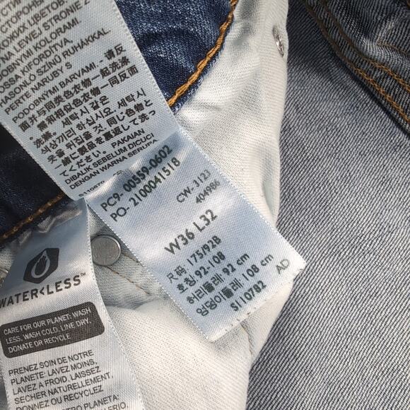 Levis Jeans Mens 36x32 Blue 559 Relaxed Straight Leg Denim Casual Distressed - Picture 4 of 10